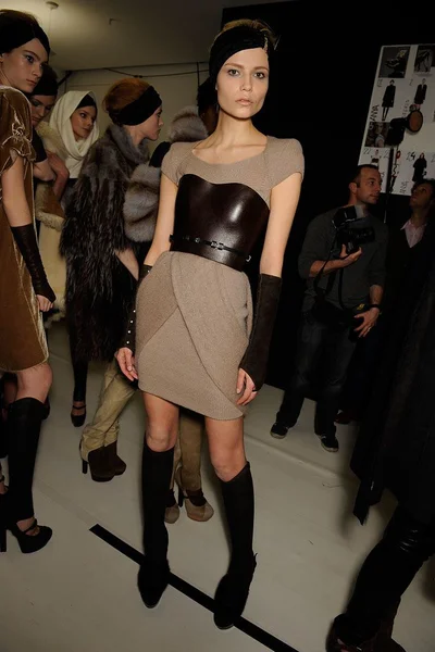 Look 16